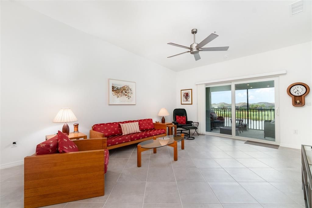 В аренду: $2,300 (2 спален, 2 ванн, 1569 Квадратных фут)