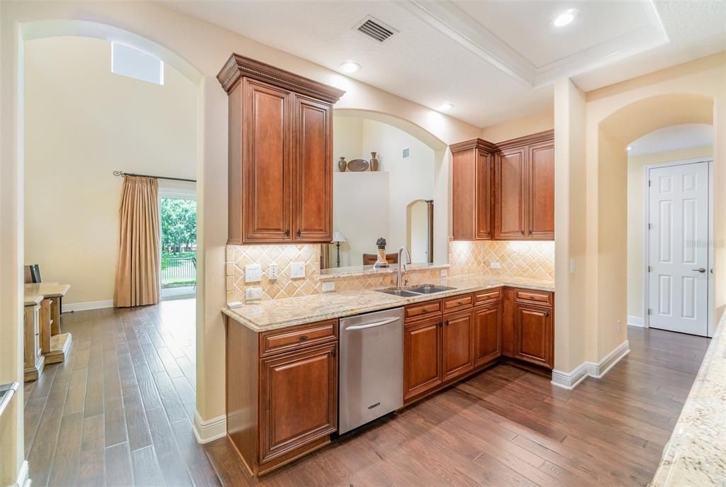 En Venta: $925,000 (4 camas, 3 baños, 3451 Pies cuadrados)