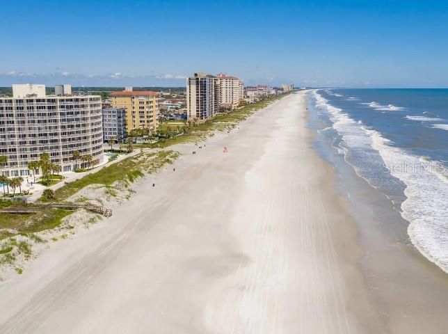 合同活跃: $349,900 (4 贝兹, 2 浴室, 1876 平方英尺)