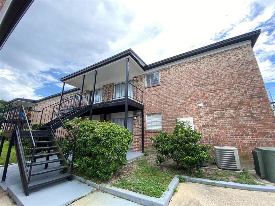 Activo con contrato: $115,000 (1 camas, 1 baños, 777 Pies cuadrados)