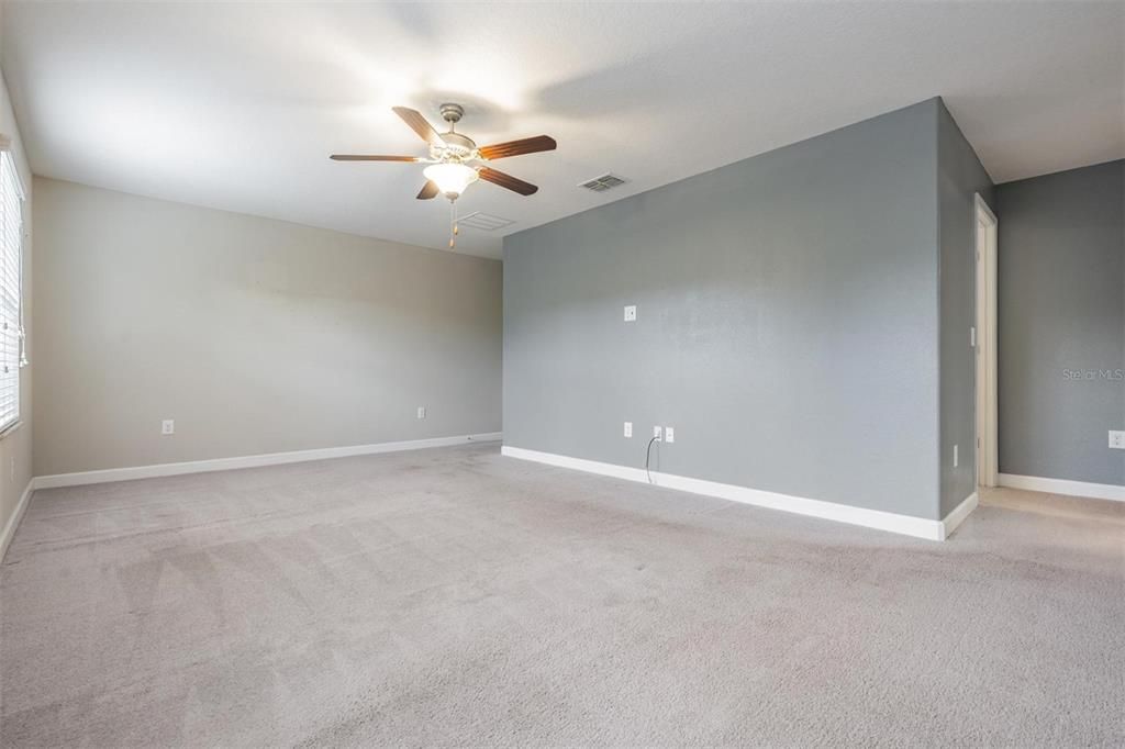 Activo con contrato: $400,000 (3 camas, 2 baños, 2303 Pies cuadrados)