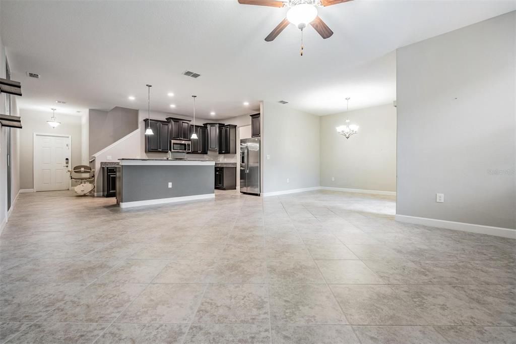 Activo con contrato: $400,000 (3 camas, 2 baños, 2303 Pies cuadrados)