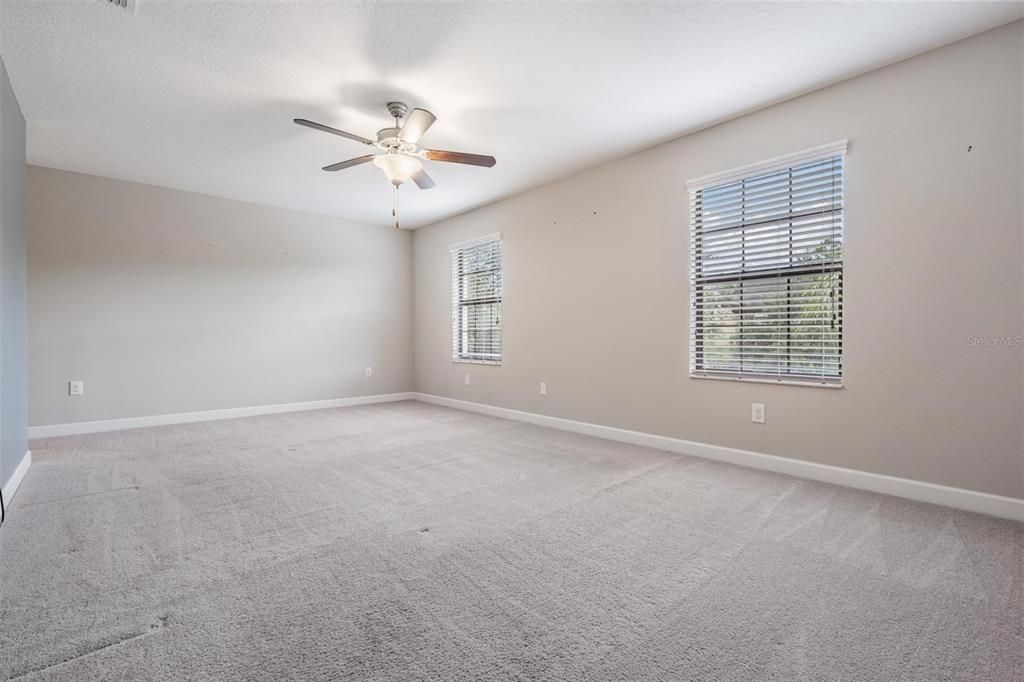 Activo con contrato: $400,000 (3 camas, 2 baños, 2303 Pies cuadrados)