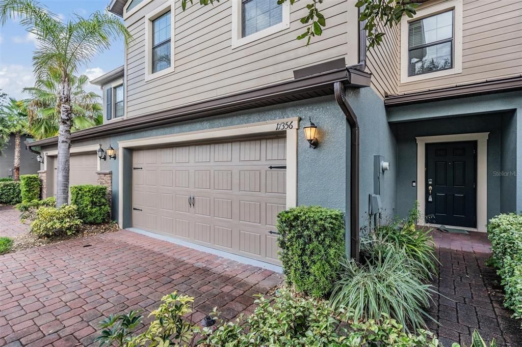 Activo con contrato: $400,000 (3 camas, 2 baños, 2303 Pies cuadrados)