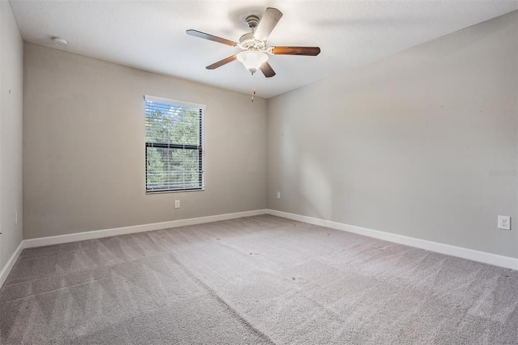 Activo con contrato: $400,000 (3 camas, 2 baños, 2303 Pies cuadrados)