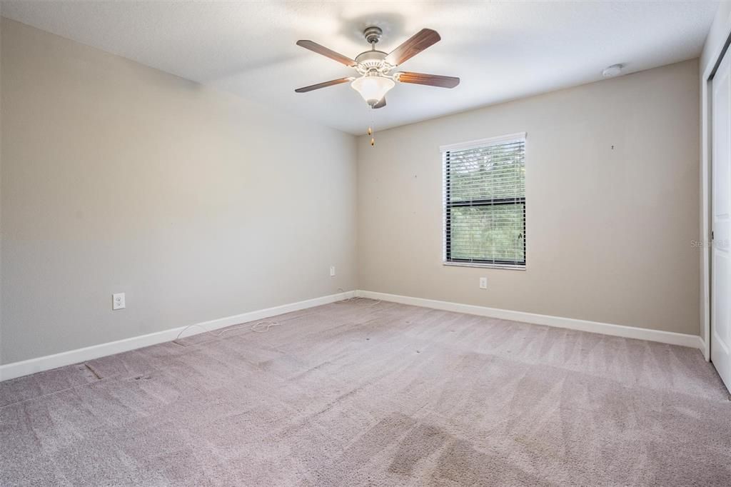 Activo con contrato: $400,000 (3 camas, 2 baños, 2303 Pies cuadrados)