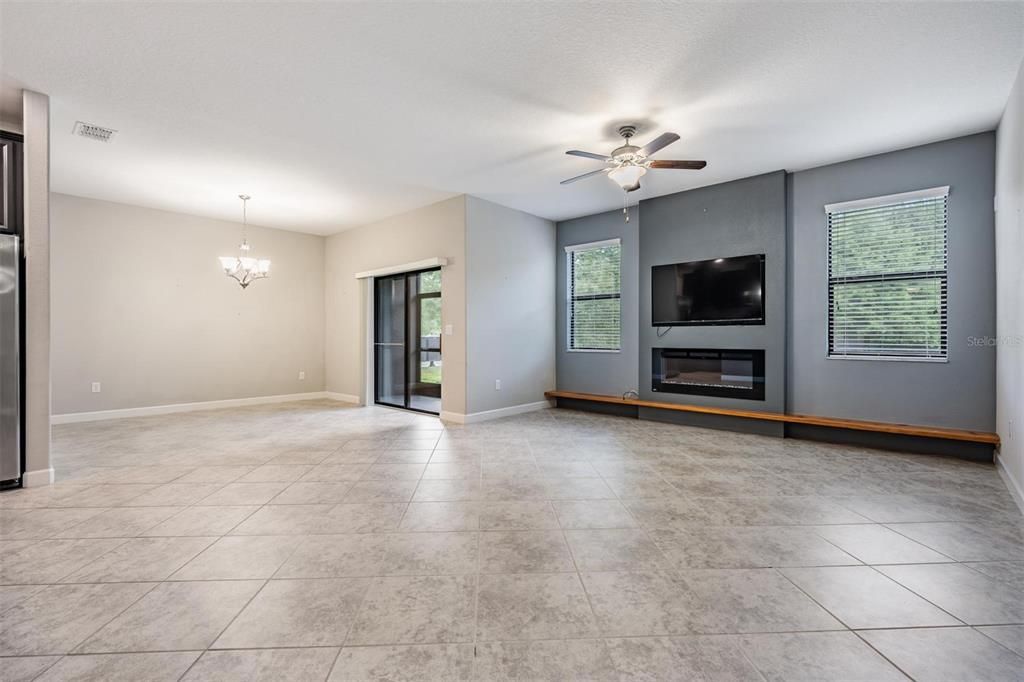 Activo con contrato: $400,000 (3 camas, 2 baños, 2303 Pies cuadrados)