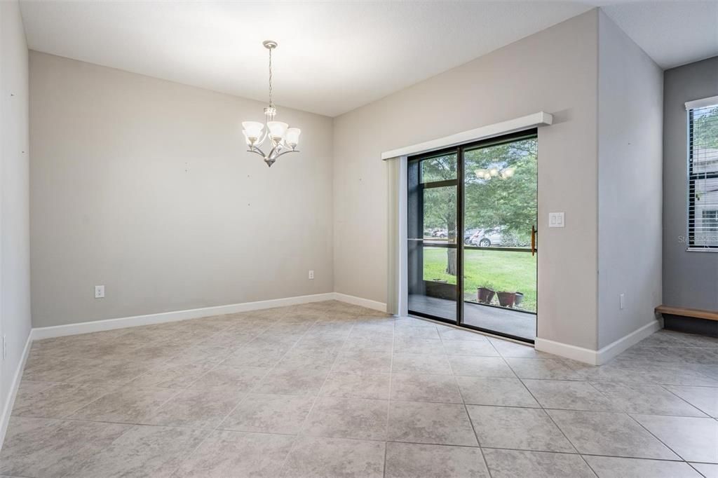 Activo con contrato: $400,000 (3 camas, 2 baños, 2303 Pies cuadrados)