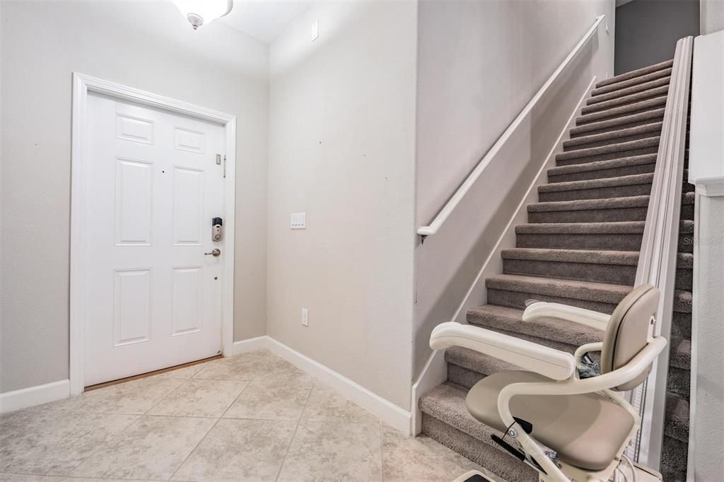 Activo con contrato: $400,000 (3 camas, 2 baños, 2303 Pies cuadrados)