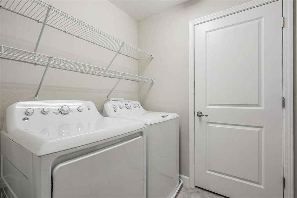 Activo con contrato: $400,000 (3 camas, 2 baños, 2303 Pies cuadrados)