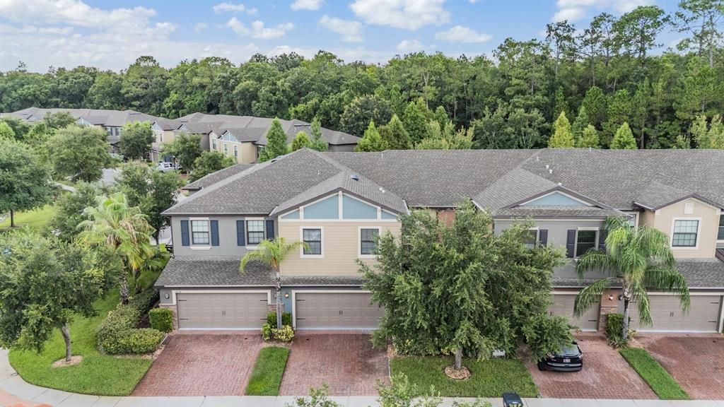 Activo con contrato: $400,000 (3 camas, 2 baños, 2303 Pies cuadrados)