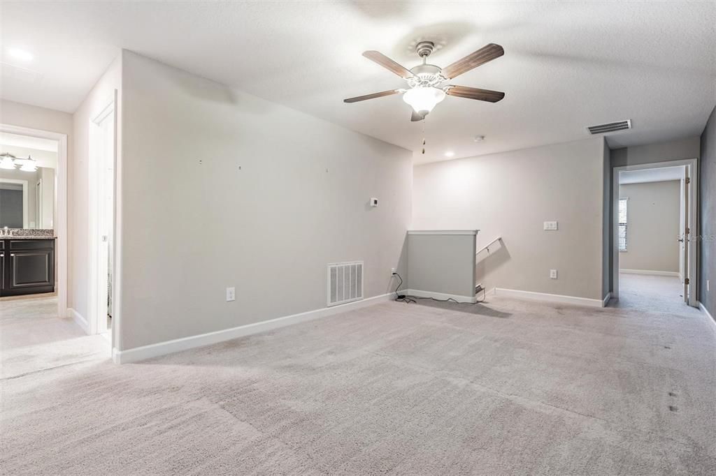 Activo con contrato: $400,000 (3 camas, 2 baños, 2303 Pies cuadrados)