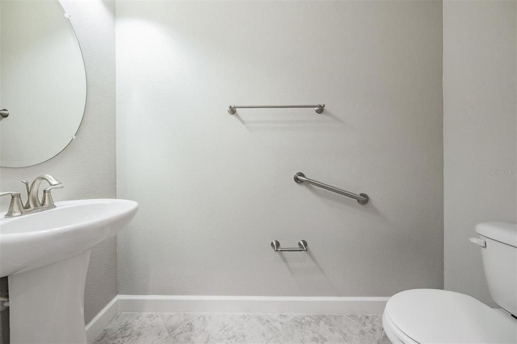 Activo con contrato: $400,000 (3 camas, 2 baños, 2303 Pies cuadrados)