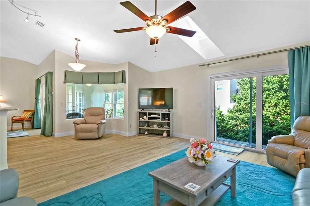 En Venta: $824,900 (3 camas, 2 baños, 2088 Pies cuadrados)