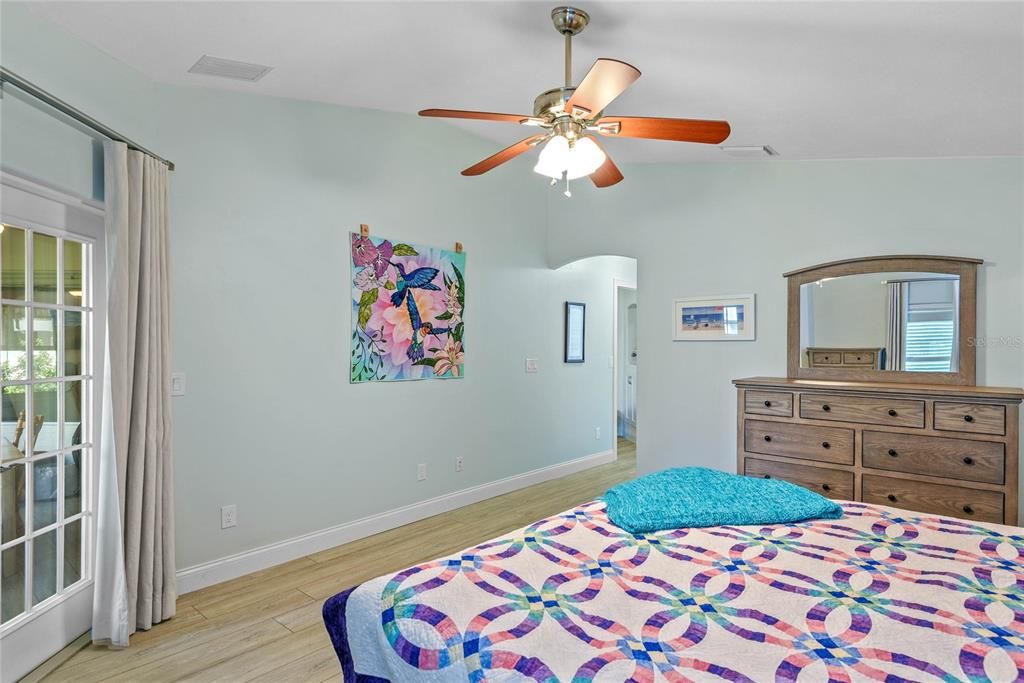 En Venta: $824,900 (3 camas, 2 baños, 2088 Pies cuadrados)