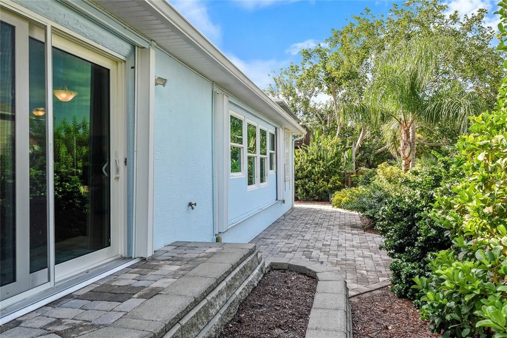 En Venta: $824,900 (3 camas, 2 baños, 2088 Pies cuadrados)