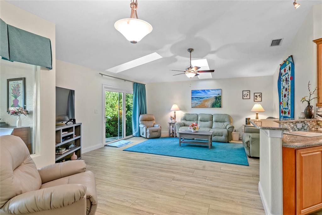 En Venta: $824,900 (3 camas, 2 baños, 2088 Pies cuadrados)