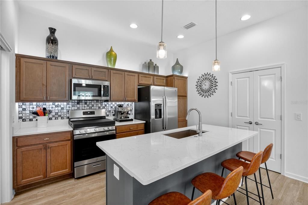 На продажу: $369,900 (3 спален, 2 ванн, 1512 Квадратных фут)