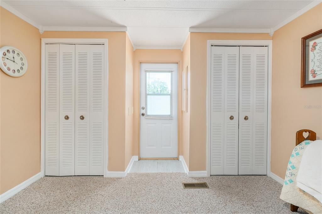 На продажу: $159,999 (2 спален, 2 ванн, 1276 Квадратных фут)