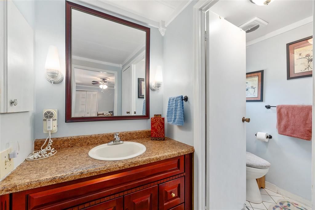 На продажу: $159,999 (2 спален, 2 ванн, 1276 Квадратных фут)