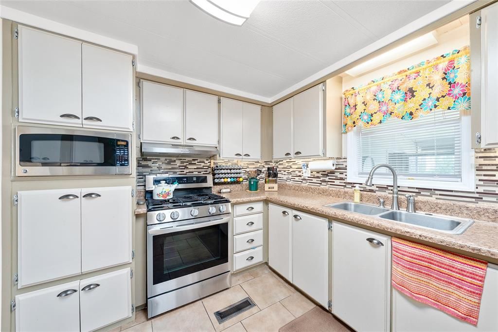 На продажу: $159,999 (2 спален, 2 ванн, 1276 Квадратных фут)