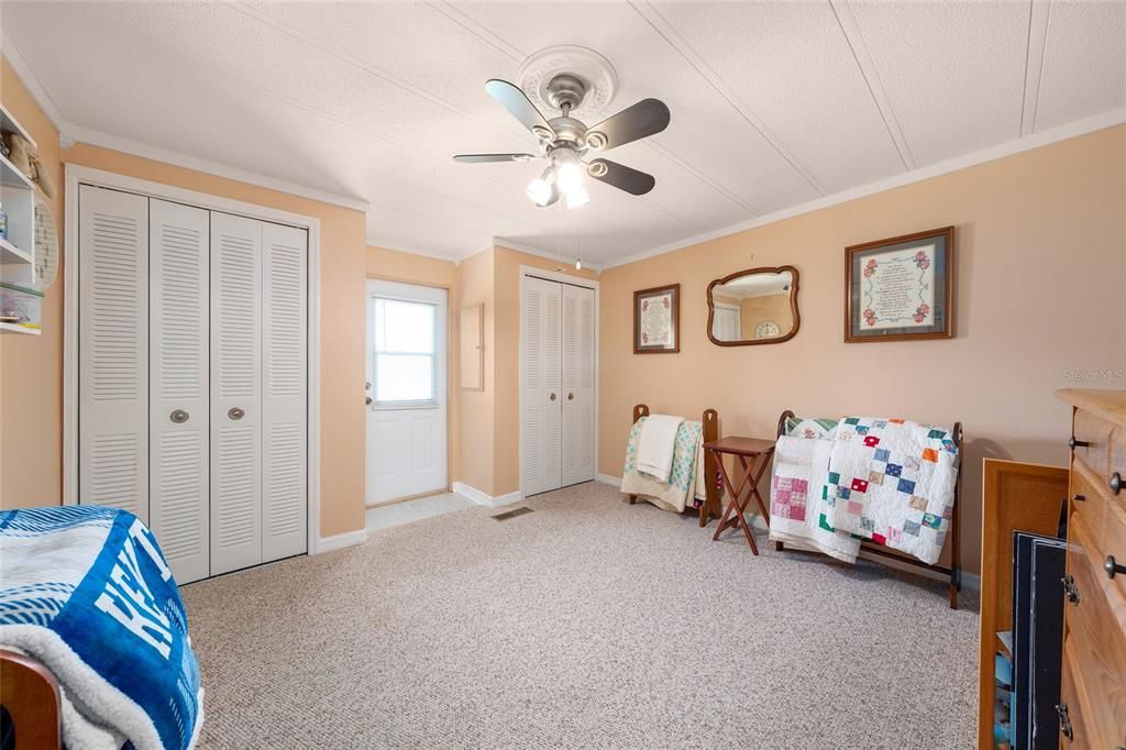 На продажу: $159,999 (2 спален, 2 ванн, 1276 Квадратных фут)