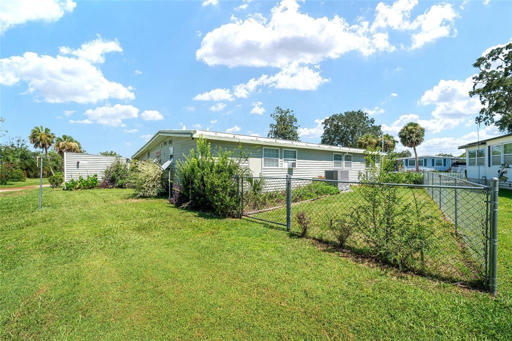 На продажу: $159,999 (2 спален, 2 ванн, 1276 Квадратных фут)