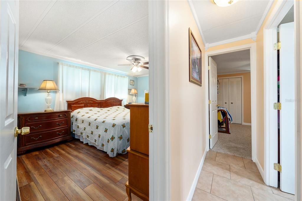 На продажу: $159,999 (2 спален, 2 ванн, 1276 Квадратных фут)