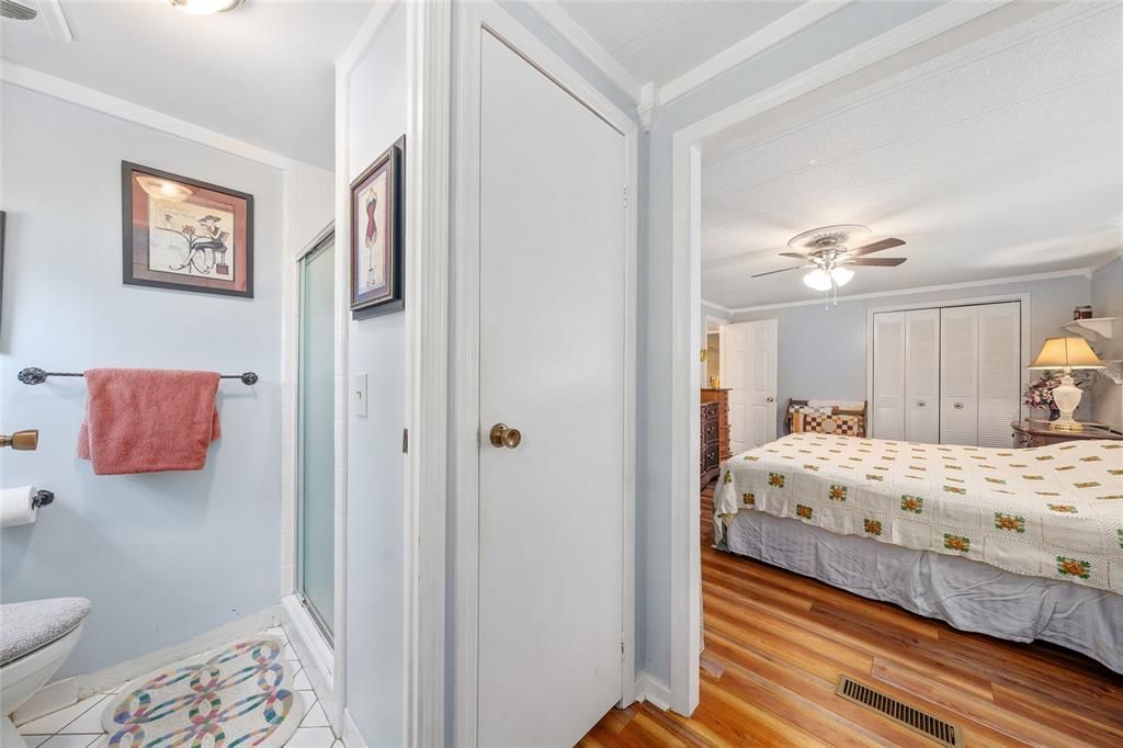 На продажу: $159,999 (2 спален, 2 ванн, 1276 Квадратных фут)