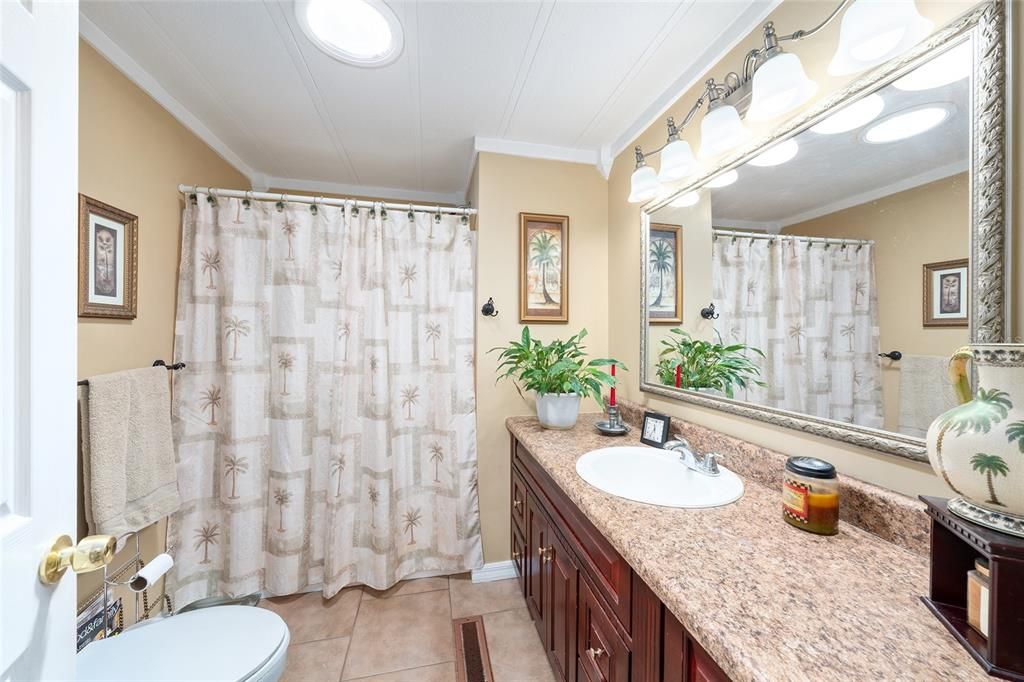 На продажу: $159,999 (2 спален, 2 ванн, 1276 Квадратных фут)