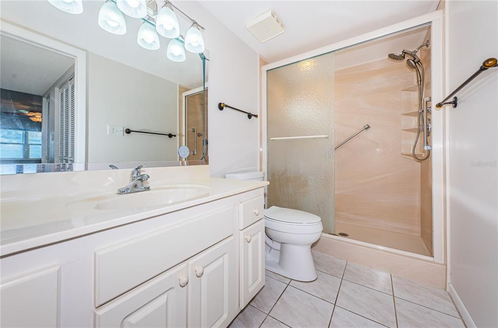 Activo con contrato: $200,000 (2 camas, 2 baños, 1280 Pies cuadrados)