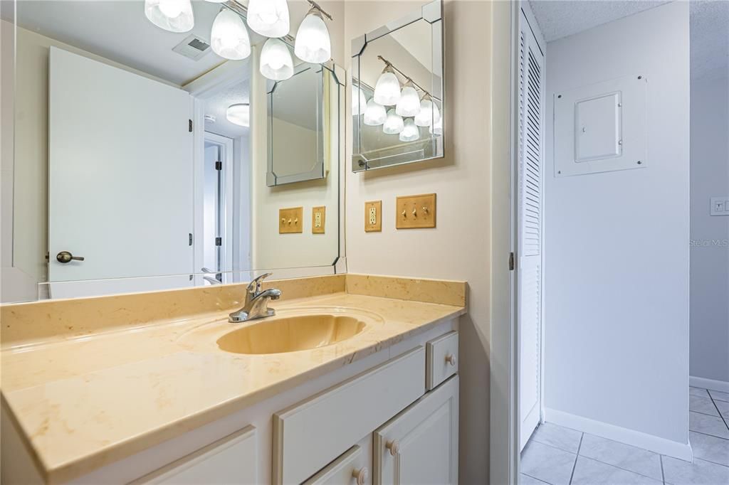 Activo con contrato: $200,000 (2 camas, 2 baños, 1280 Pies cuadrados)