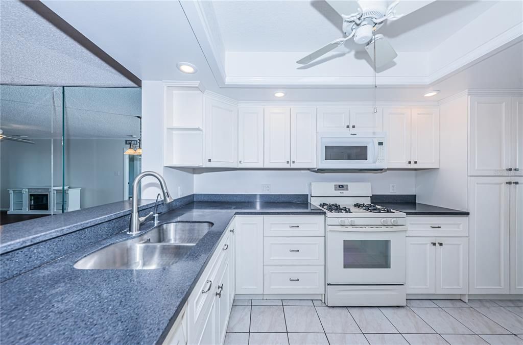 Activo con contrato: $200,000 (2 camas, 2 baños, 1280 Pies cuadrados)