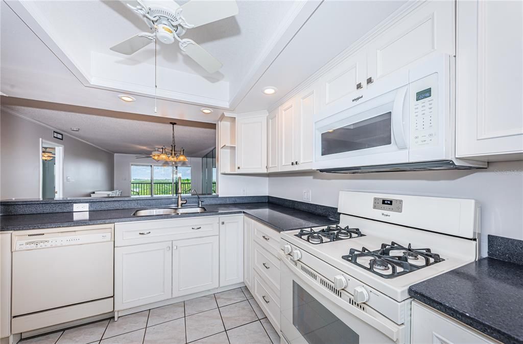 Activo con contrato: $200,000 (2 camas, 2 baños, 1280 Pies cuadrados)