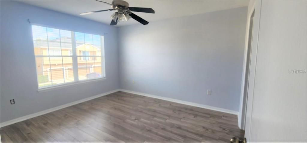 合同活跃: $238,900 (2 贝兹, 2 浴室, 1268 平方英尺)