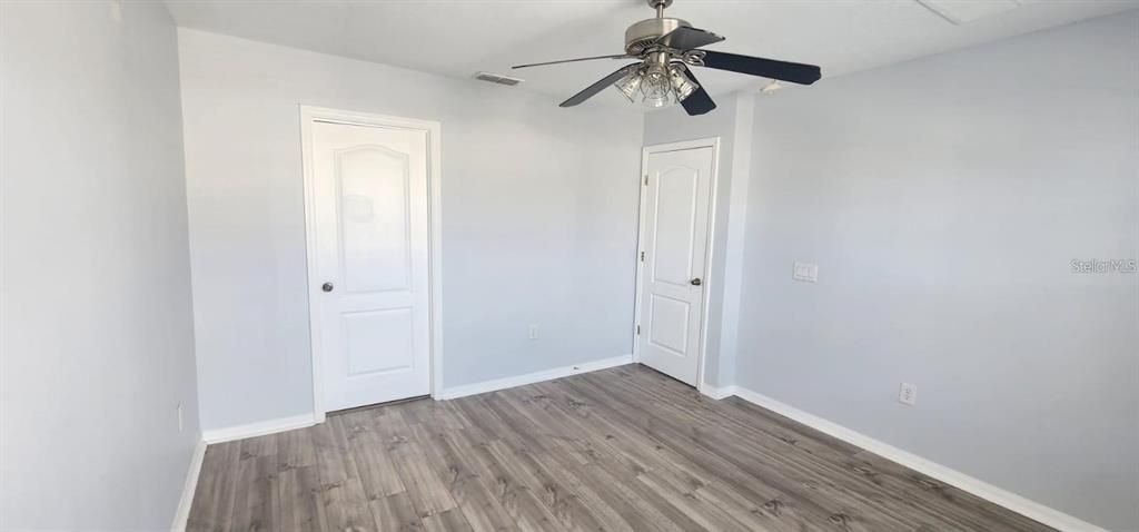 合同活跃: $238,900 (2 贝兹, 2 浴室, 1268 平方英尺)