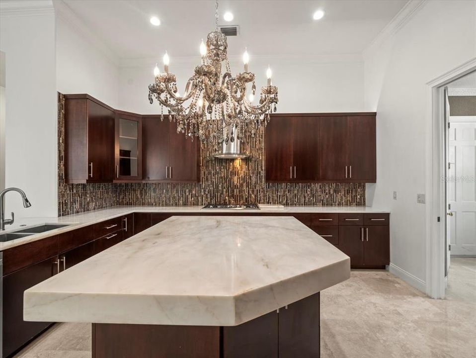 待售: $2,390,000 (4 贝兹, 5 浴室, 4579 平方英尺)