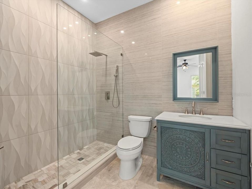 待售: $2,390,000 (4 贝兹, 5 浴室, 4579 平方英尺)