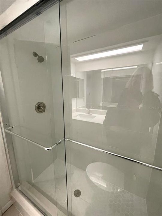 合同活跃: $1,800 (2 贝兹, 2 浴室, 975 平方英尺)