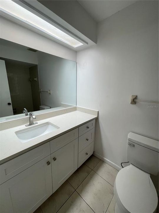 合同活跃: $1,800 (2 贝兹, 2 浴室, 975 平方英尺)