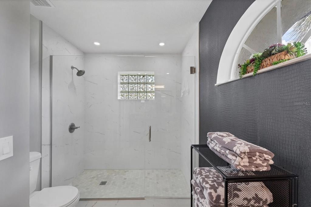 En Venta: $429,000 (3 camas, 2 baños, 1835 Pies cuadrados)