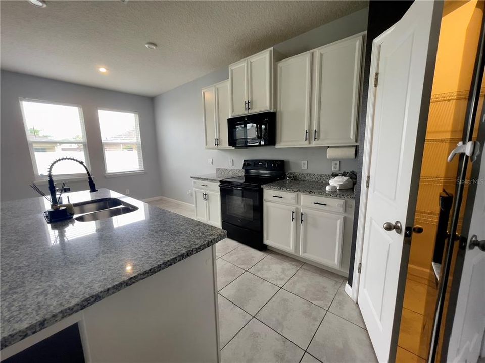 Active With Contract: $369,000 (3 beds, 2 baths, 1515 Square Feet)