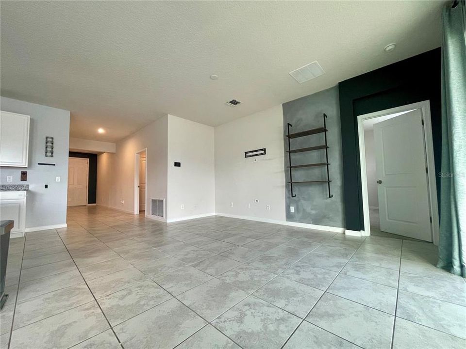 Active With Contract: $369,000 (3 beds, 2 baths, 1515 Square Feet)