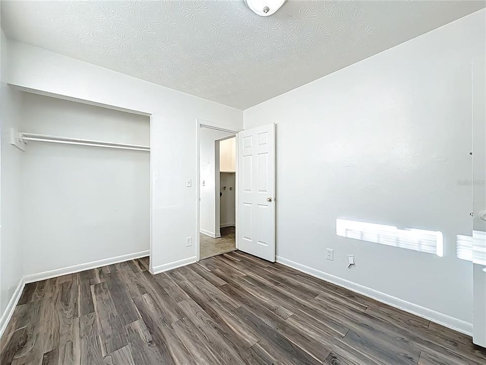 待售: $89,900 (2 贝兹, 1 浴室, 716 平方英尺)