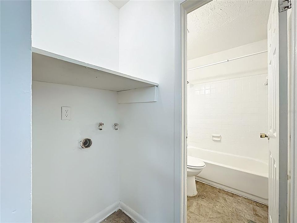 待售: $89,900 (2 贝兹, 1 浴室, 716 平方英尺)