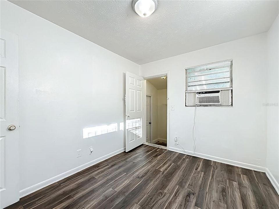 待售: $89,900 (2 贝兹, 1 浴室, 716 平方英尺)