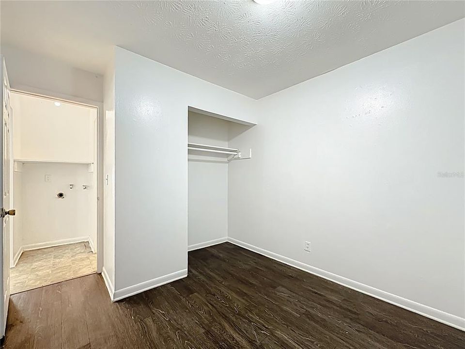 待售: $89,900 (2 贝兹, 1 浴室, 716 平方英尺)