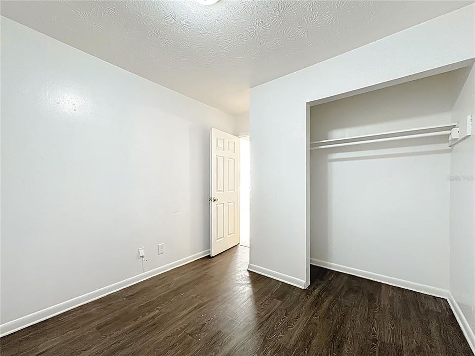 待售: $89,900 (2 贝兹, 1 浴室, 716 平方英尺)