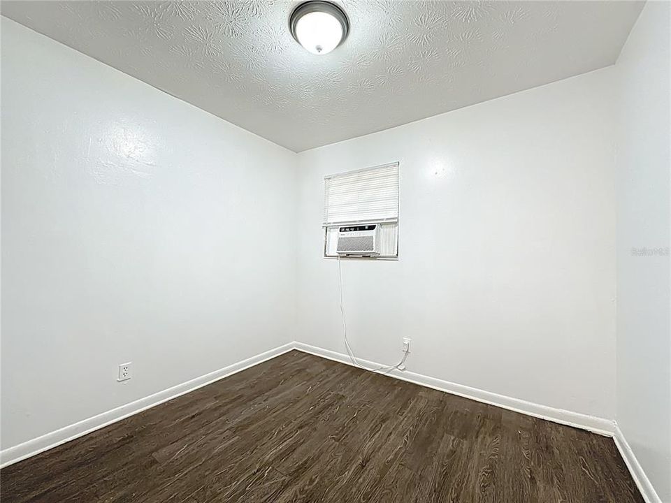 待售: $89,900 (2 贝兹, 1 浴室, 716 平方英尺)