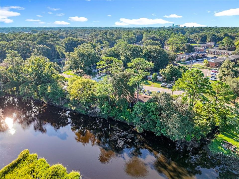 待售: $89,900 (2 贝兹, 1 浴室, 716 平方英尺)